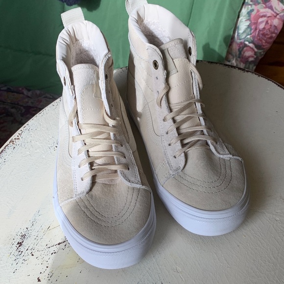 Vans SK8 hi MTE Cream Suede Fur Lined High Top with Scotch guard protection - Picture 4 of 7